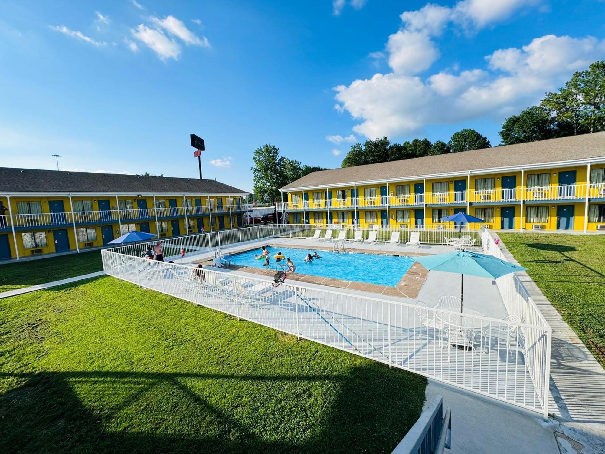 Rodeway Inn Джаксън Екстериор снимка